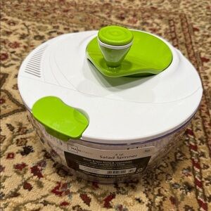 Mainstays White and Green Salad Spinner